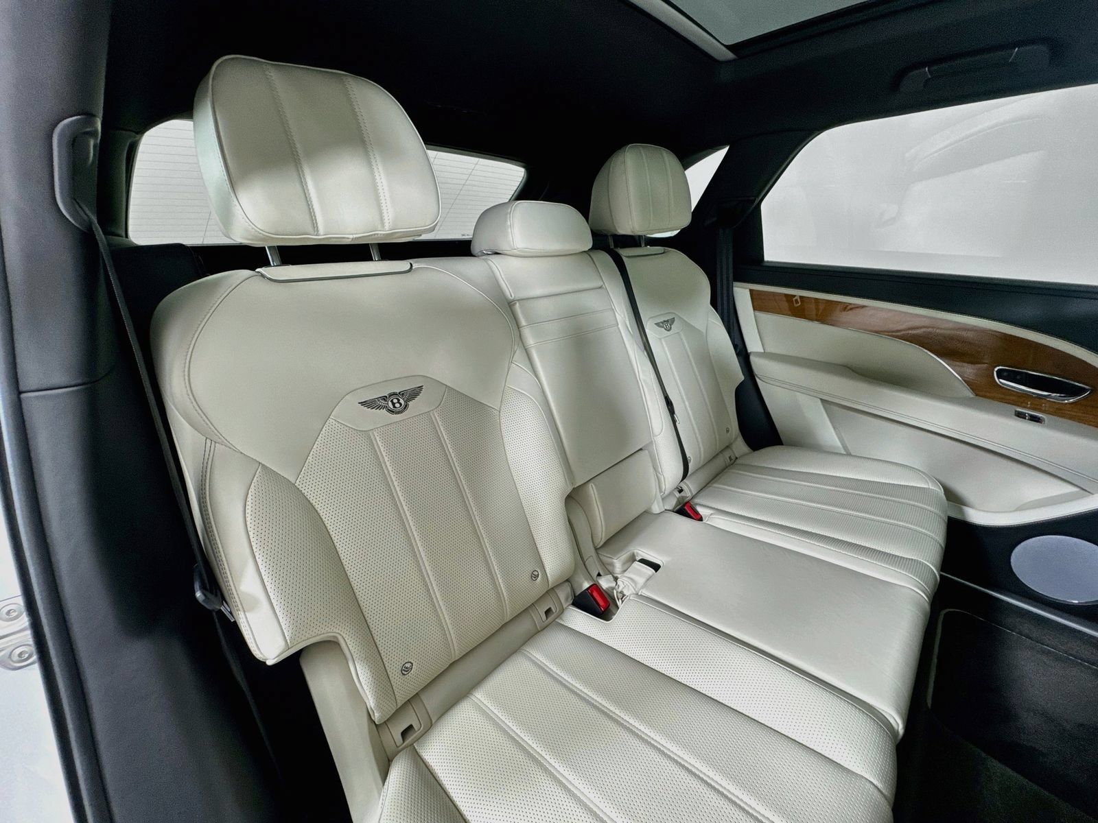 Certified 2023 Bentley Bentayga Extended Wheelbase AWD/4WD image 27