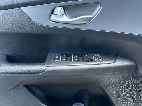 Used 2020 Kia Forte LXS FWD image 12