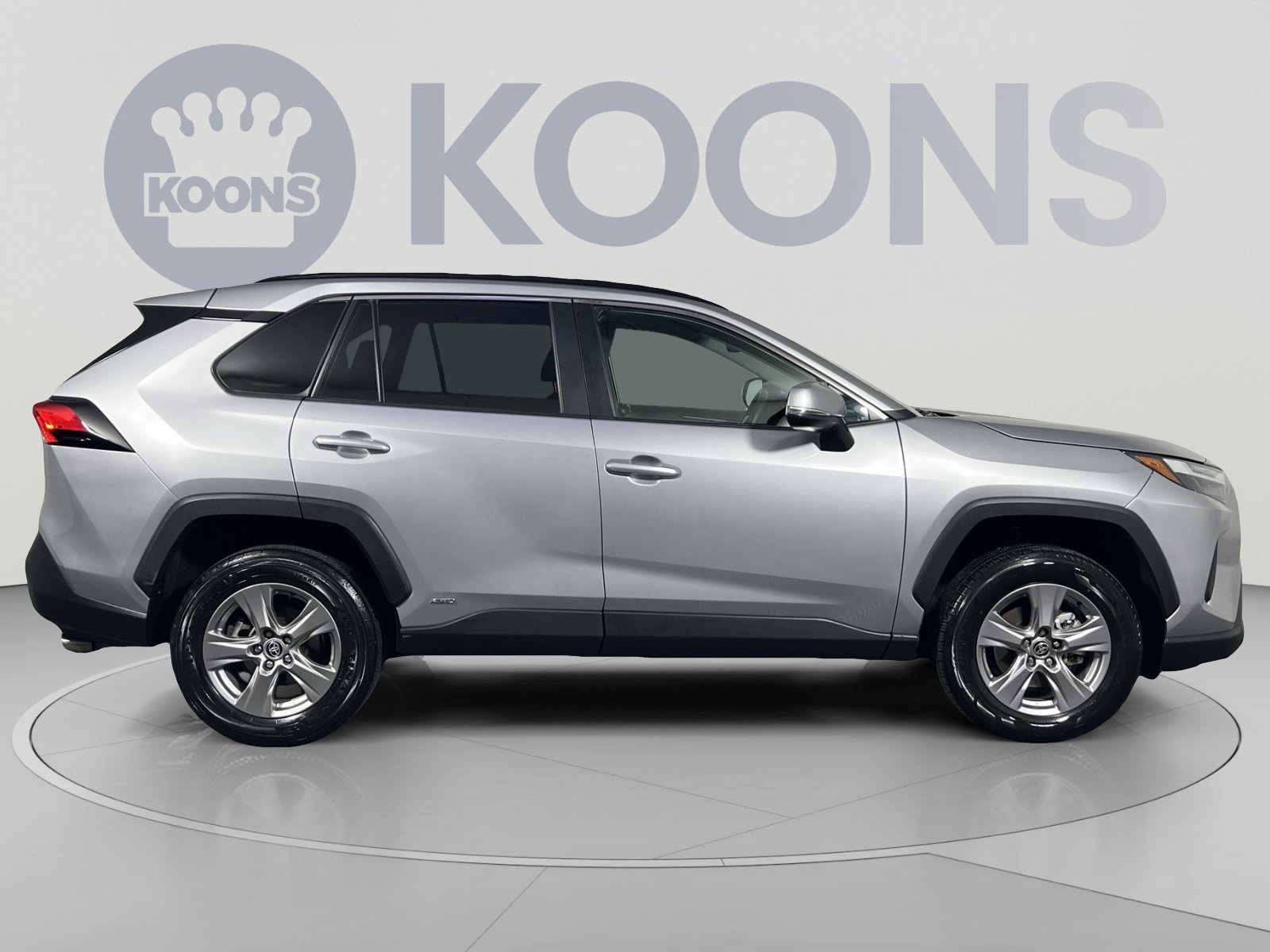 Used 2025 Toyota RAV4 XLE AWD/4WD image 8