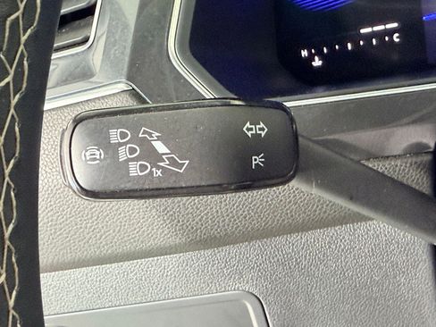 Used 2022 Volkswagen Tiguan SE image 28