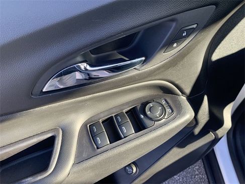 Used 2018 Chevrolet Equinox LT image 22