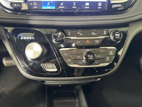 Used 2023 Chrysler Pacifica Touring-L w/ S Appearance Package image 23