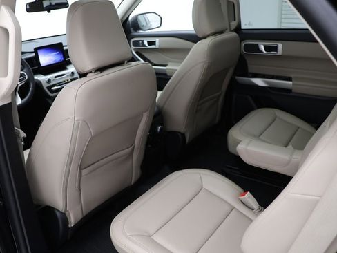 Used 2022 Ford Explorer XLT w/ Equipment Group 202A image 12