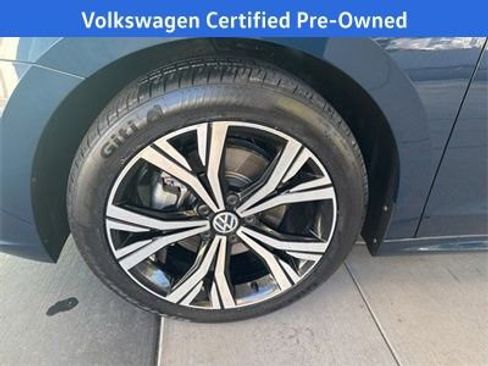 Certified 2022 Volkswagen Passat 2.0T SE image 11