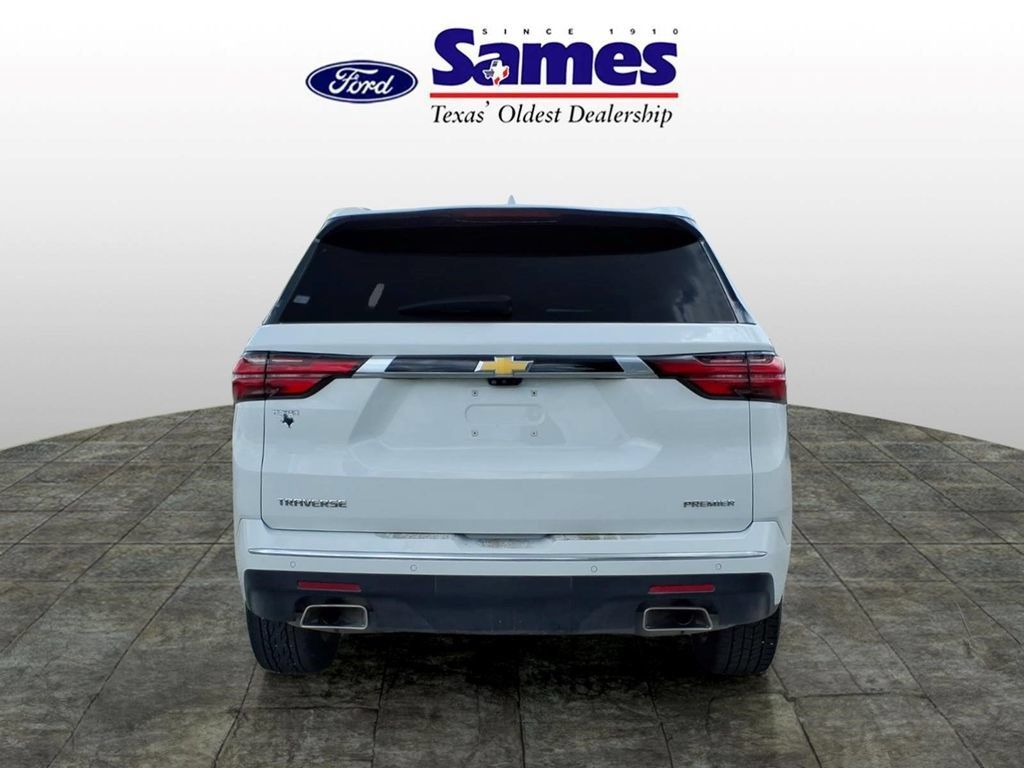 Used 2023 Chevrolet Traverse Premier FWD image 4