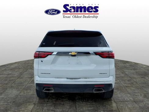 Used 2023 Chevrolet Traverse Premier FWD image 4