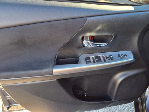 Used 2017 Toyota Prius V Three w/ Carpet Mat Package FWD image 15