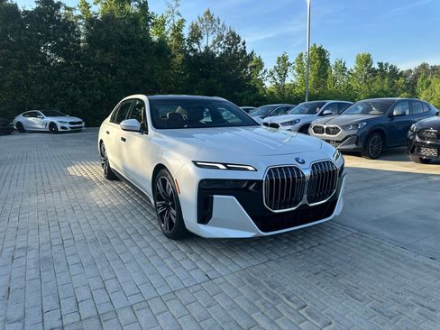 Certified 2025 BMW 740i image 11