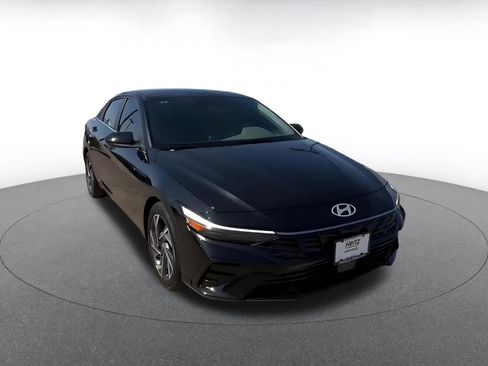 Used 2025 Hyundai Elantra SEL FWD image 3