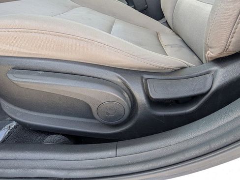 Used 2017 Hyundai Elantra SE image 20