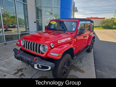 Used 2024 Jeep Wrangler Unlimited Sahara w/ Technology Group AWD/4WD image 8
