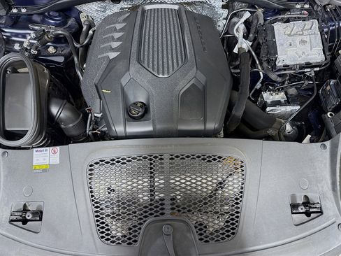 Certified 2022 Porsche Macan image 30