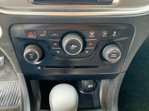 Used 2012 Dodge Charger SE RWD image 23