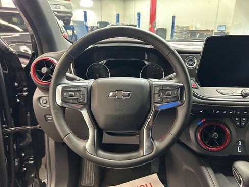 Used 2025 Chevrolet Blazer RS FWD image 25