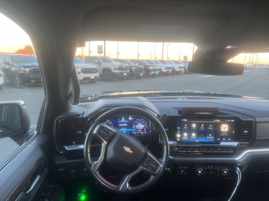 Used 2022 Chevrolet Silverado 1500 LT w/ Convenience Package II AWD/4WD image 7