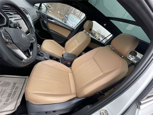 Used 2022 Volkswagen Tiguan SE w/ Panoramic Sunroof Package image 14