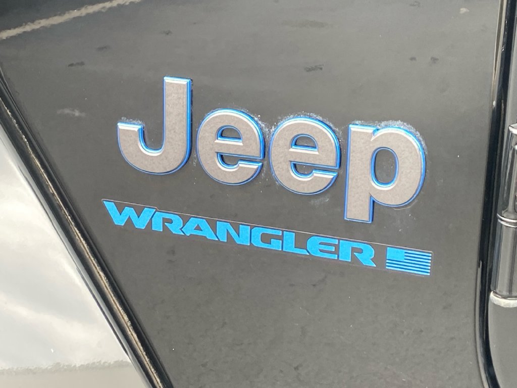 Used 2023 Jeep Wrangler Unlimited Sahara AWD/4WD image 31