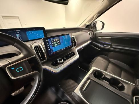 Used 2025 Ford Expedition Max Platinum image 85