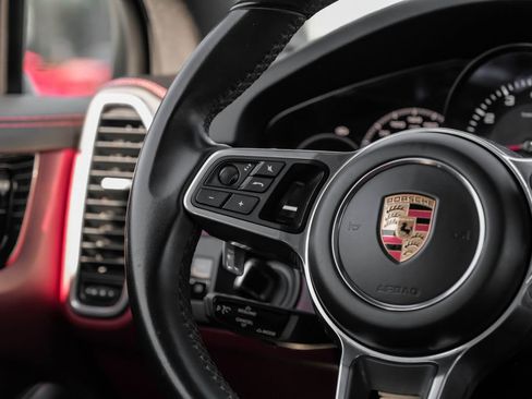 Used 2019 Porsche Cayenne image 16