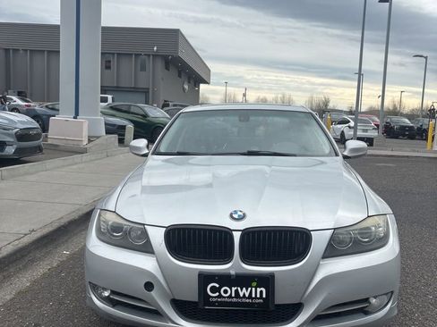 Used 2011 BMW 335i Sedan image 4