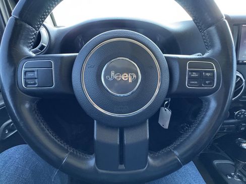 Used 2015 Jeep Wrangler Unlimited Rubicon AWD/4WD image 15