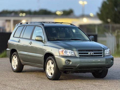 Used 2005 Toyota Highlander Limited w/ Leather Trim Pkg AWD/4WD image 1
