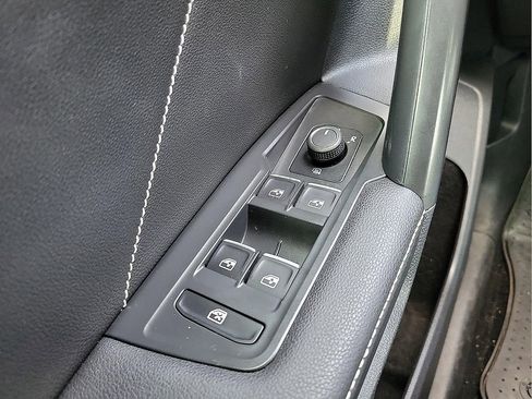 Used 2023 Volkswagen Tiguan SE AWD/4WD image 13