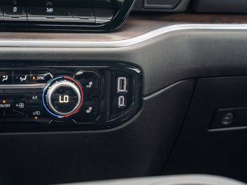 Used 2025 GMC Sierra 1500 SLT image 28