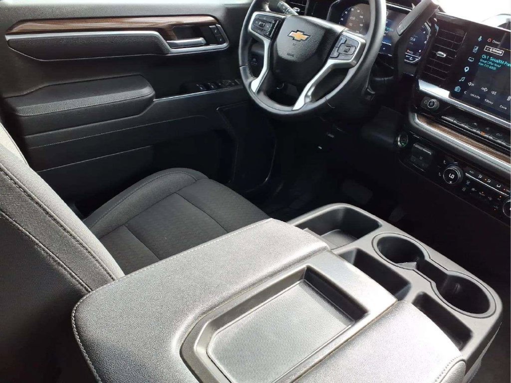 Used 2025 Chevrolet Silverado 1500 LT RWD image 19