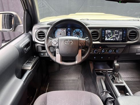 Used 2017 Toyota Tacoma TRD Sport w/ Tow Package (A/T) AWD/4WD image 37