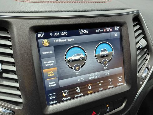 Used 2022 Jeep Cherokee Trailhawk w/ Sound & Nav Group AWD/4WD image 16