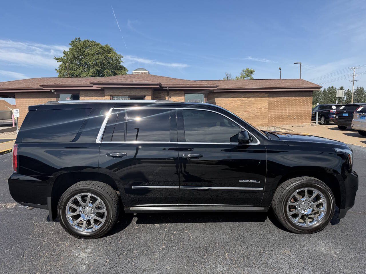 Used 2016 GMC Yukon Denali w/ Open Road Package AWD/4WD image 9