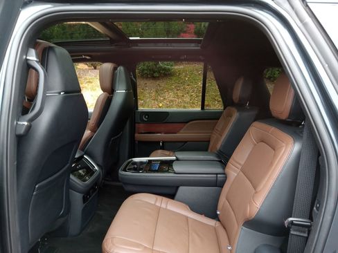 Used 2024 Lincoln Navigator L Reserve image 23