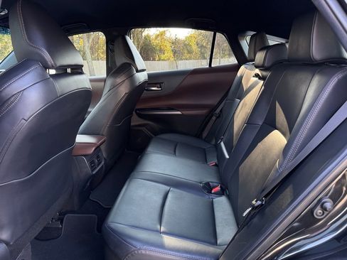 Used 2023 Toyota Venza XLE image 16