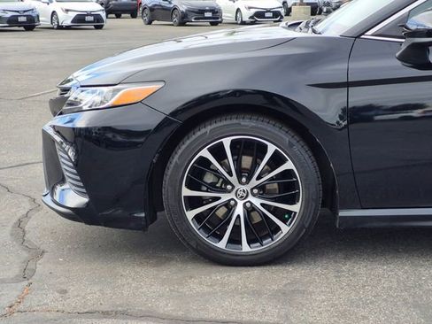 Used 2020 Toyota Camry SE image 21