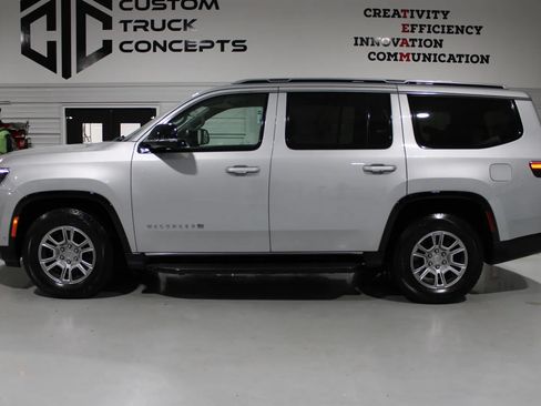 Used 2023 Jeep Wagoneer 4WD image 34