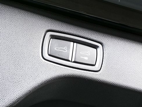 New 2025 Porsche Macan Electric image 32