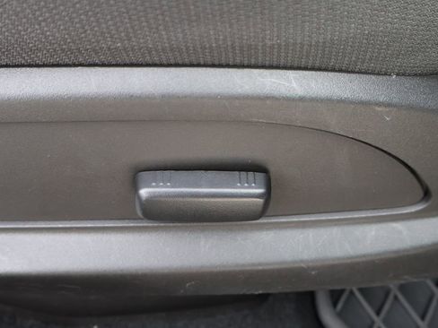 Used 2016 GMC Acadia SLE image 39