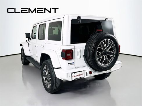 Used 2023 Jeep Wrangler Unlimited Sahara image 8