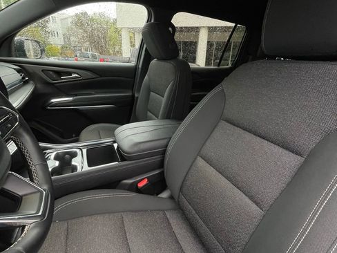 Used 2025 Chevrolet Traverse LT image 21