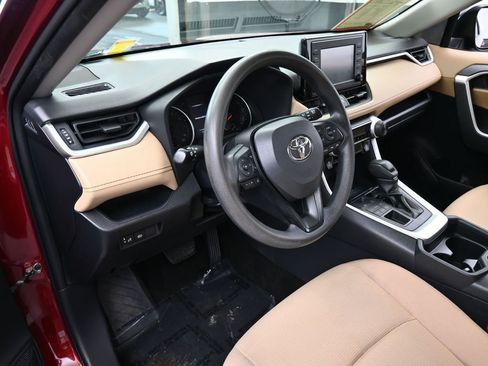 Used 2019 Toyota RAV4 LE image 10