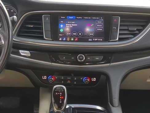 Used 2021 Buick Enclave Essence image 18