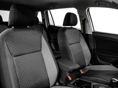 Used 2021 Volkswagen Tiguan S image 32