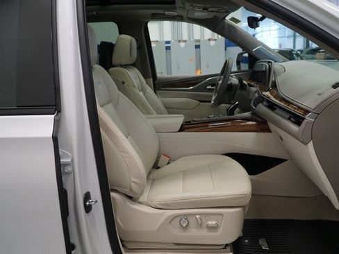 New 2024 Cadillac Escalade ESV Sport Platinum w/ LPO, ONYX Package image 17