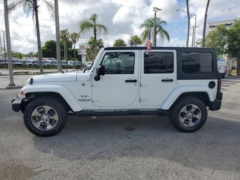 Used 2016 Jeep Wrangler Unlimited Sahara w/ Connectivity Group AWD/4WD image 4