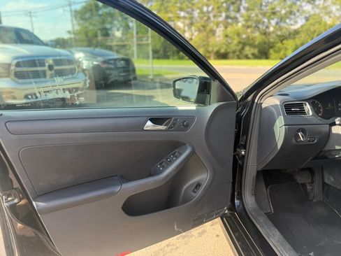 Used 2011 Volkswagen Jetta SE FWD image 11