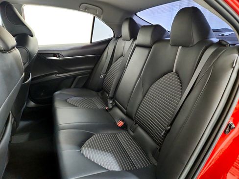 Used 2019 Toyota Camry SE image 17