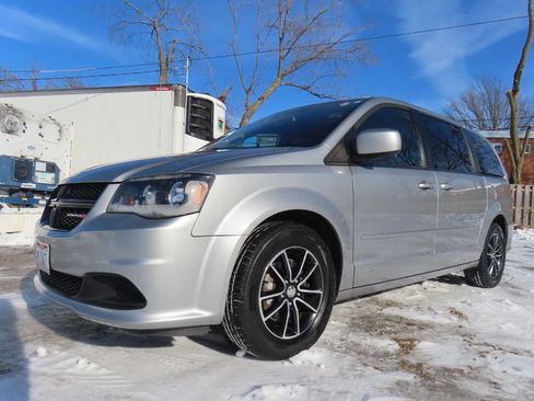 Used 2015 Dodge Grand Caravan SE image 4