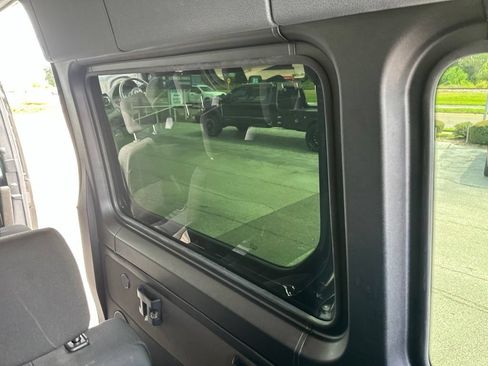 Used 2025 Mercedes-Benz Sprinter 2500 image 15