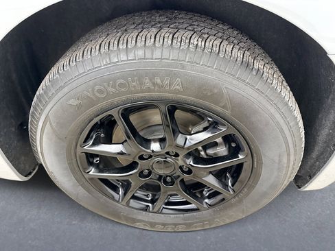 Used 2026 Chrysler Pacifica Select image 21